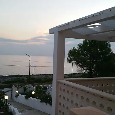 Satyria Bed & Breakfast 3*